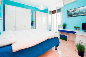 Large room in flat share available now stanza