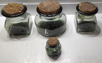 Serie di vasi contenitori in vetro