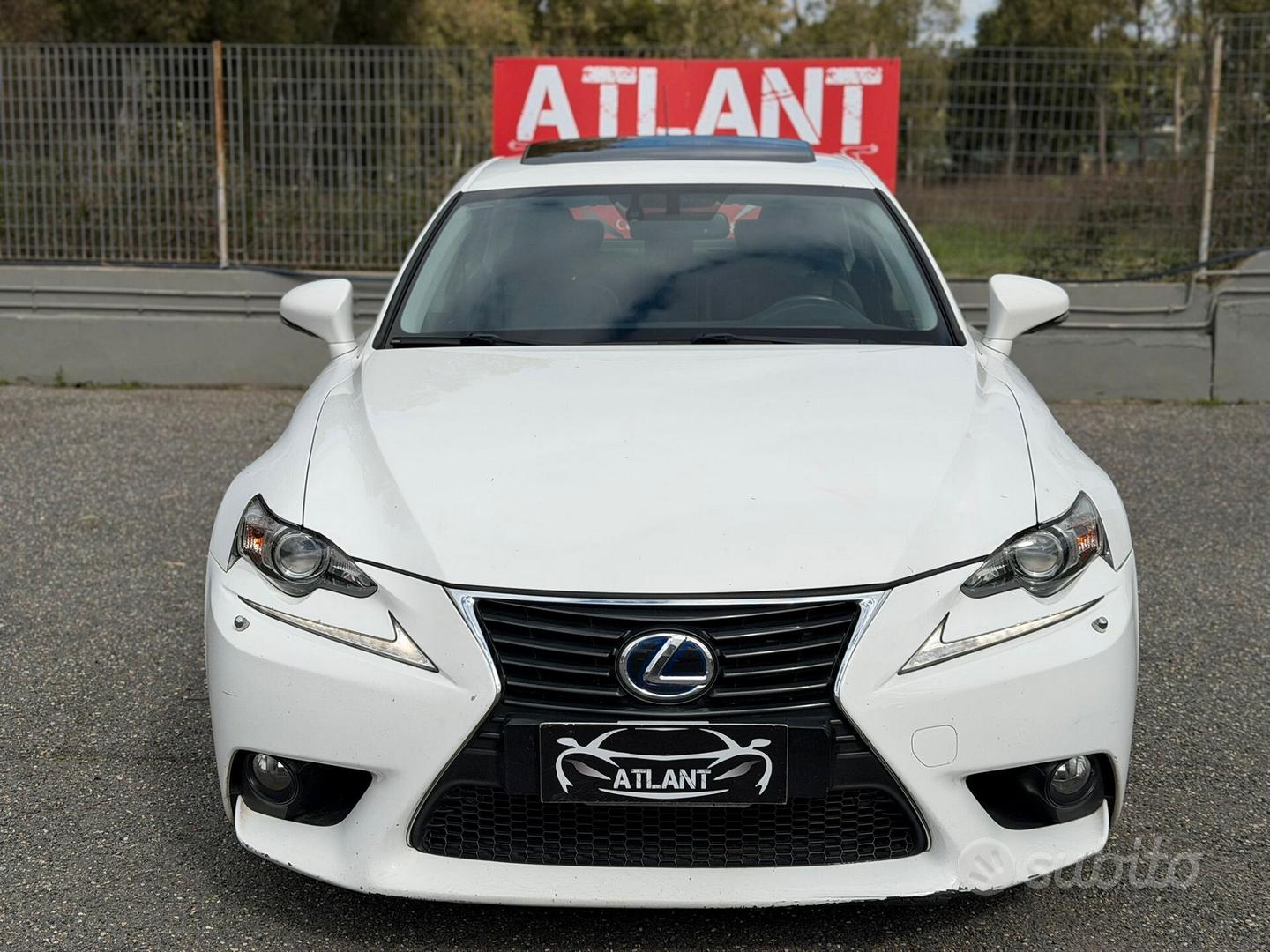 Lexus Is 300 2014 photo 3
