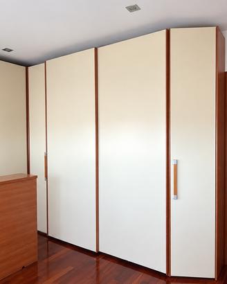 Set di armadi legno ciliegio e panna