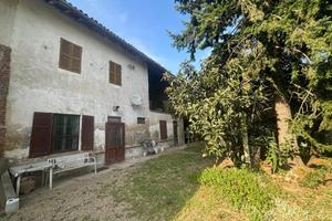 MORTARA CITTA': CASA INDIPENDENTE SU TRE LATI CON