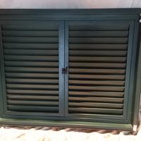 2 persiane fisse in alluminio verdi e 2 finestre