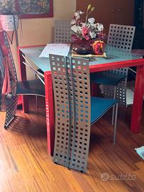 Tavolo di design allungabile con sedie