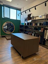 Arredamento negozio abbigliamento