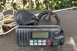 VHF ICOM  m421