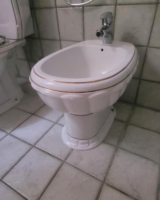 Sanitari bagno, profilo oro