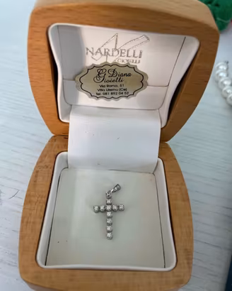 Croce Nardelli in oro bianco 18kt con diamanti