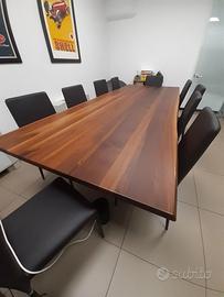 tavolo con sedie per sala riunioni