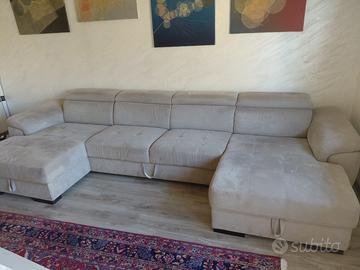 divano in alcantara grigio chiaro