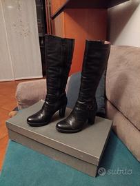 Stivale nero giardini 