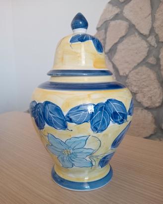 Vaso orcio con coperchio in ceramica dipinto