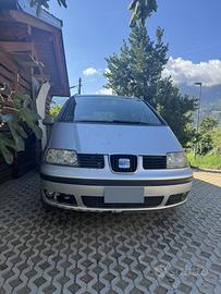 Seat Alhambra danneggiata/da riparare