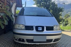 Seat Alhambra danneggiata/da riparare