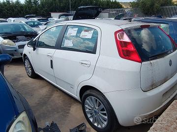 Grande punto 1.2 benzina. Solo per pezzi di ricamb