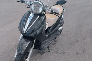 Beverly 500 cruiser