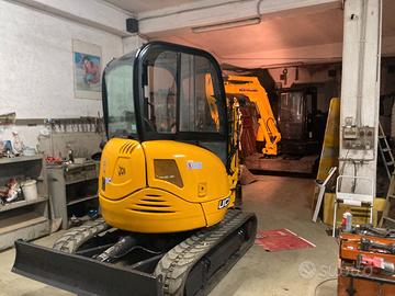 MINIESCAVATORE JCB 25 ZT ANNO 2019 GIRO SAGOMA