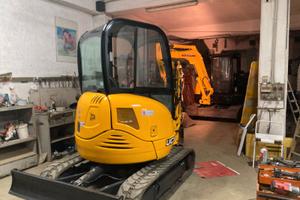 MINIESCAVATORE JCB 25 ZT ANNO 2019 GIRO SAGOMA