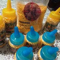 Pallini in plastica gialli busta da 1 kg.e 8 biber