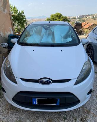 Auto Ford Fiesta