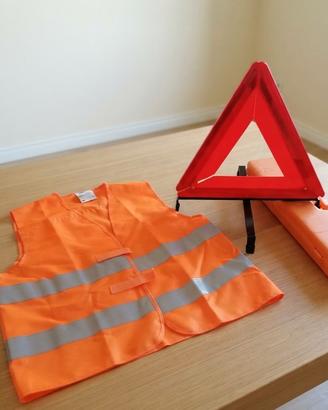 Kit emergenza auto: triangolo e giubbotto