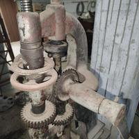 Trapano antico a colonna, manuale.