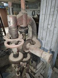 Trapano antico a colonna, manuale.