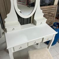 toletta da trucco con specchio