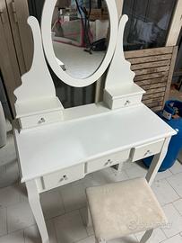 toletta da trucco con specchio