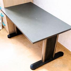 Scrivania da Ufficio con passacavi