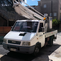 Iveco Daily 35.8 con piattaforma aerea Bizzocchi