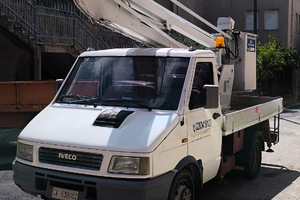 Iveco Daily 35.8 con piattaforma aerea Bizzocchi