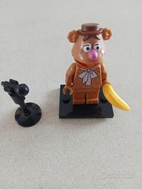 Lego Muppet minifigure of Fozzie