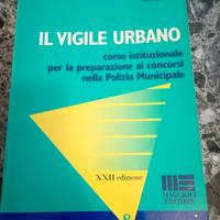 Il Vigile Urbano Di Nicola Cipriani E Carlo