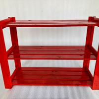 Scaffale in legno verniciato
