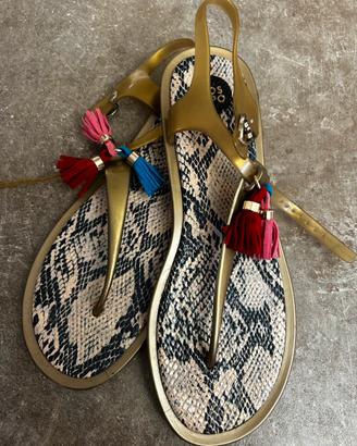 Infradito gomma con ponpon