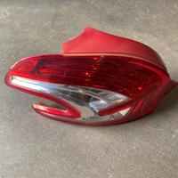 Fanale posteriore SX Peugeot 208 2015 (9672628280)
