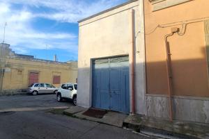 Garage-deposito con cantinola mq.81