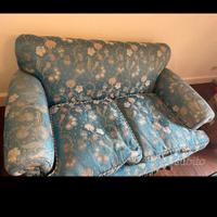 Due divanetti di tappezzeria sponde ela