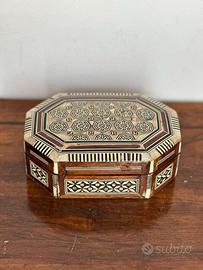 scatola portagioie o portaoggetti vintage