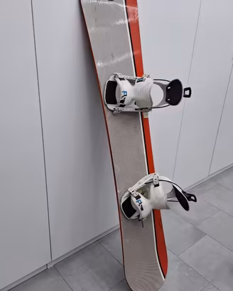 Snowboard Killer Loop Buster 162 cm con attacchi F