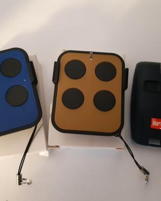 Tre telecomandi cancelli