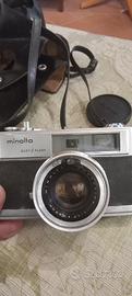Iconica Minolta Hi-Matic 9 degli anni '60.