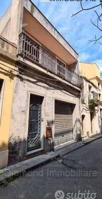 Casa singola al centro di giarre con garage