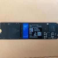 Western Digital Blue SN580  NVMe SSD + Case