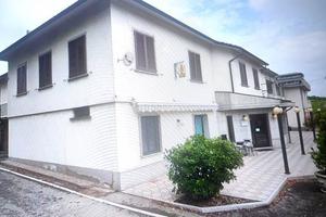 Casa indipendente di 1300 m² con più di 5 locali a