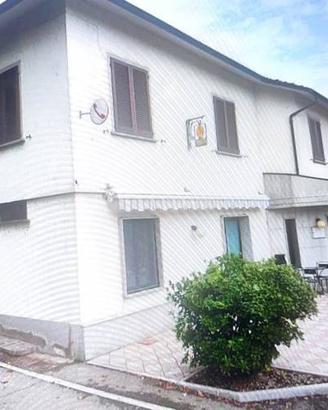 Casa indipendente di 1300 m² con più di 5 locali a