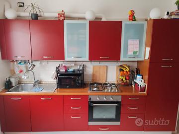 Cucina con forno e fuochi