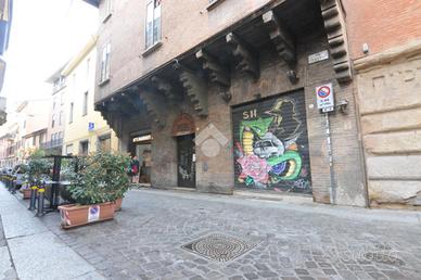 NEGOZIO A BOLOGNA