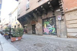 NEGOZIO A BOLOGNA