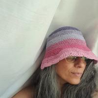 Cappello lavorato ad uncinetto 